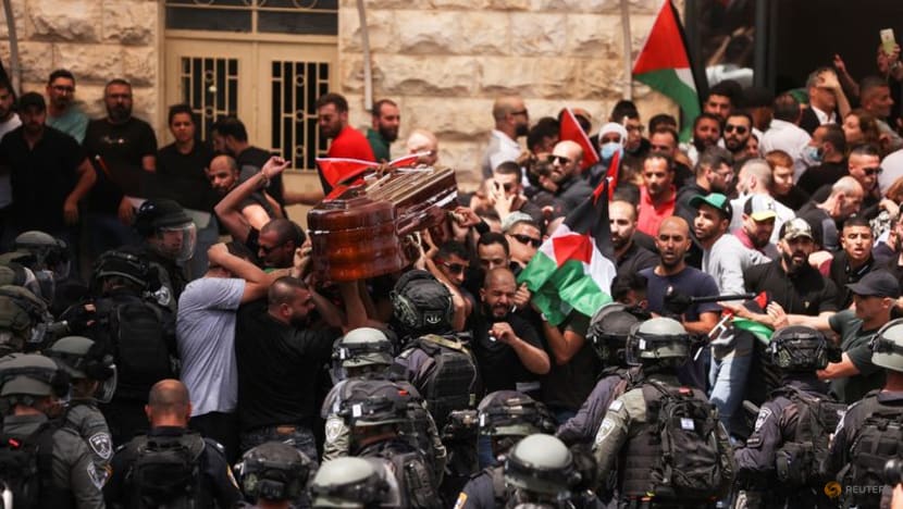 Israeli police beat mourners at funeral of slain Palestinian journalist Israeli police beat mourners at funeral of slain Palestinian journalist