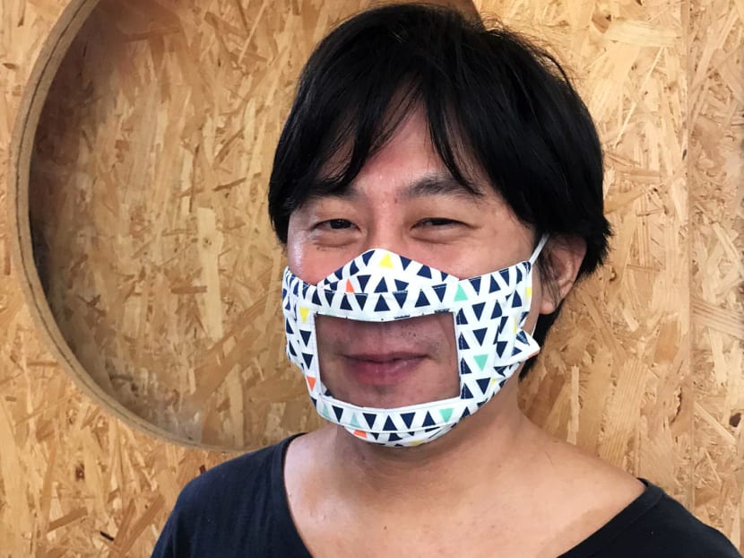 A see-through mask for the deaf community made by sewing studio Uyii. A see-through mask for the deaf community made by sewing studio Uyii.
