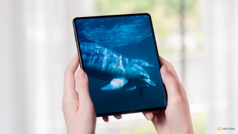 Samsung unveils new foldable smartphones with lower prices to expand market Samsung unveils new foldable smartphones with lower prices to expand market