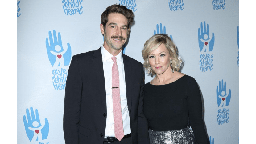 Jennie Garth's husband asks for divorce petition to be withdrawn
