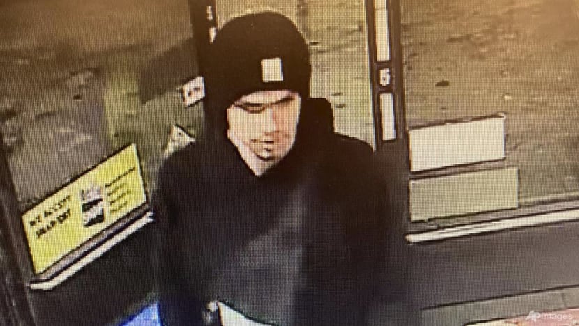 Shooting at Washington store kills 3, suspect dead Shooting at Washington store kills 3, suspect dead