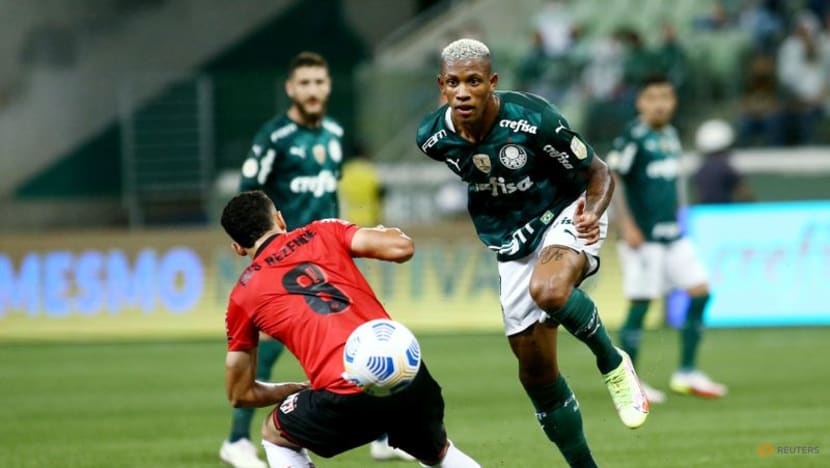 Palmeiras win to keep faint league title hopes alive Palmeiras win to keep faint league title hopes alive
