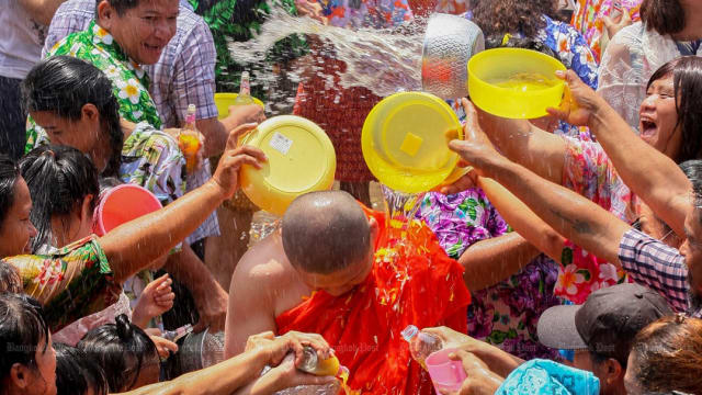 泼水节被列入文化遗产 泰国4月举国欢庆20天