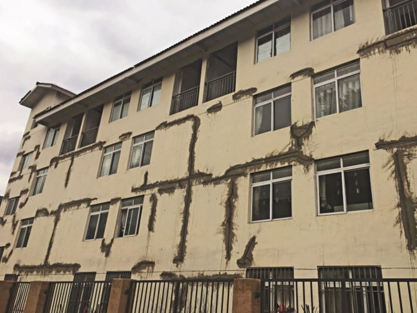 Many new concrete structures in Yunnan province, built after a Feb. 8 earthquake there, are already showing cracks. Local government officials insist the structures are structurally sound. Above, cracks in one kindergarten (preschool) built by Yunnan Construction Engineering Group are visible after the earthquake.Photo: Shenfan/Caixin
