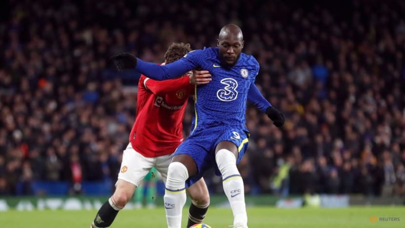 Chelsea lead cut after draw with Man United, Man City win Chelsea lead cut after draw with Man United, Man City win