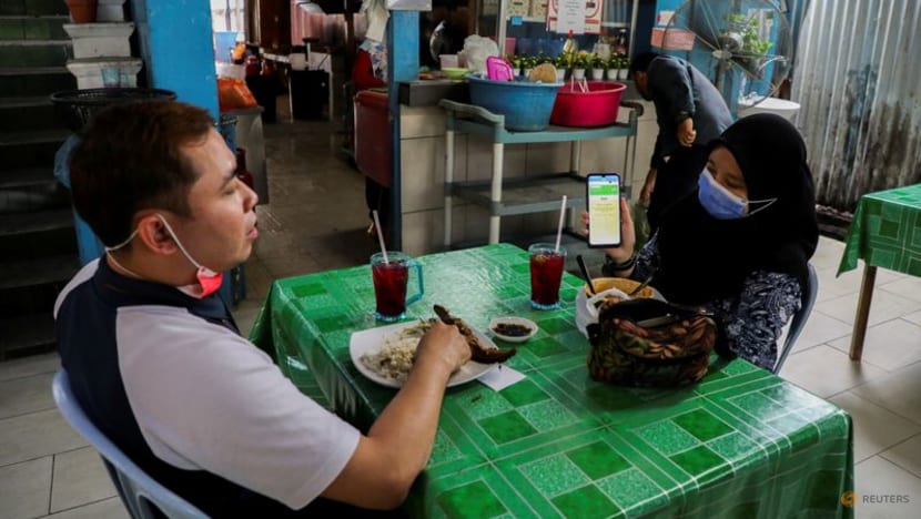 Malaysia's daily COVID-19 cases remain above 20,000; total tally goes beyond 1.6 million Malaysia's daily COVID-19 cases remain above 20,000; total tally goes beyond 1.6 million