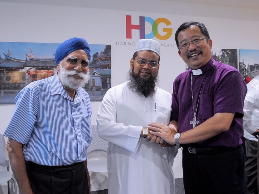 Imam Nalla Mohamed Abdul Jameel with Bishop Terry Kee and Mr Harbans Singh after he made his apology in front of 30 religious leaders of Christian, Sikh, Taoist, Buddhist, Hindu faiths and members of the Federation of Indian Muslims (FIM) on March 31, 2017 at the Harmony in Diversity Gallery at the National Environment Building. Photo: Quantum Mavericks