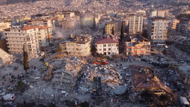土叙夺命大地震死亡人数增至3万7000多人