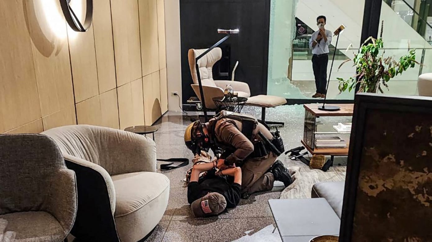 曼谷商场枪击案嫌犯被控六罪名 包括蓄意谋杀