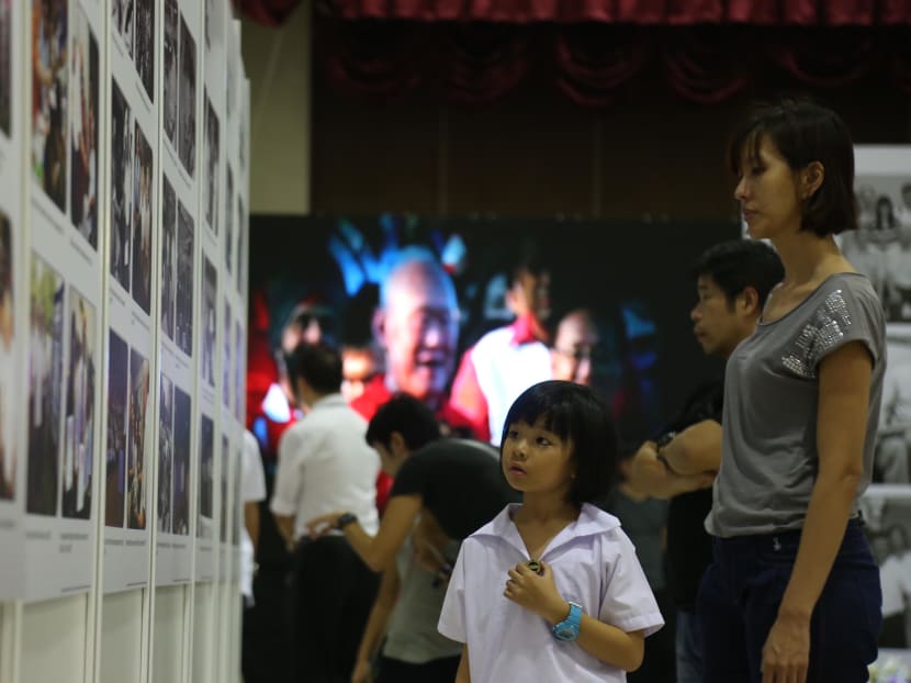 From a trickle of visitors into snaking lines at Istana From a trickle of visitors into snaking lines at Istana