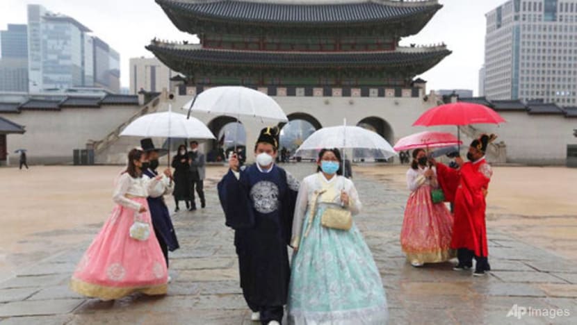 South Korea reports 208 new COVID-19 cases, 8th day of triple-digit rises South Korea reports 208 new COVID-19 cases, 8th day of triple-digit rises