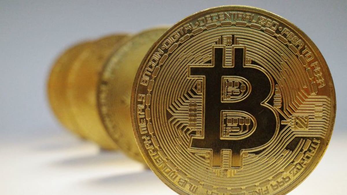 Bitcoin turun 6,1 persen menjadi US.607