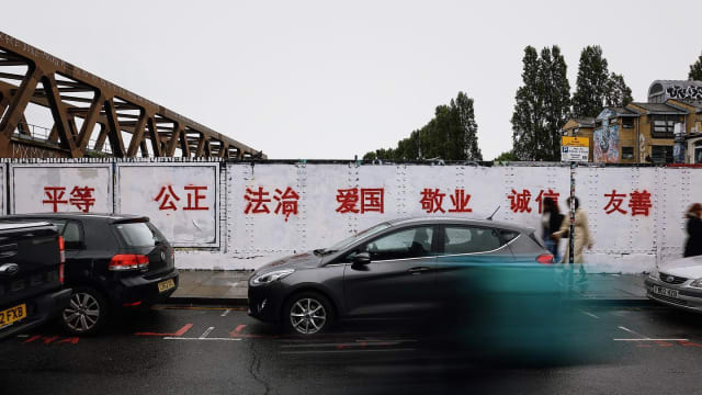 中国留学生伦敦街头喷涂政治标语引发争议