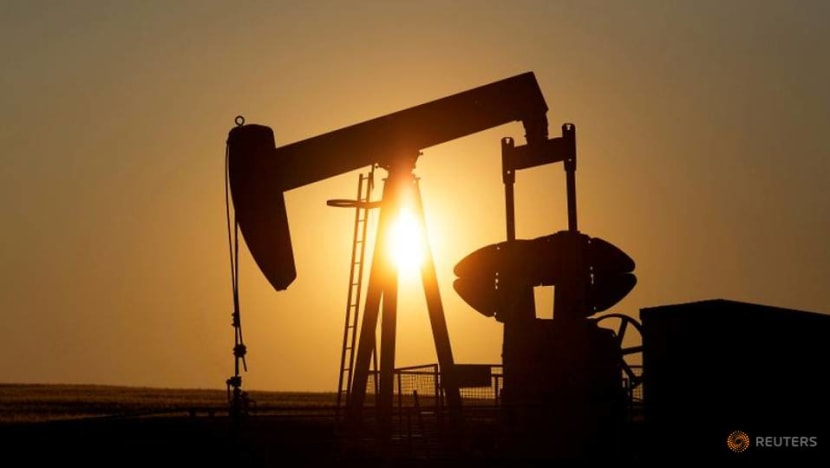 US crude falls below US$15 a barrel, down about 20% US crude falls below US$15 a barrel, down about 20%