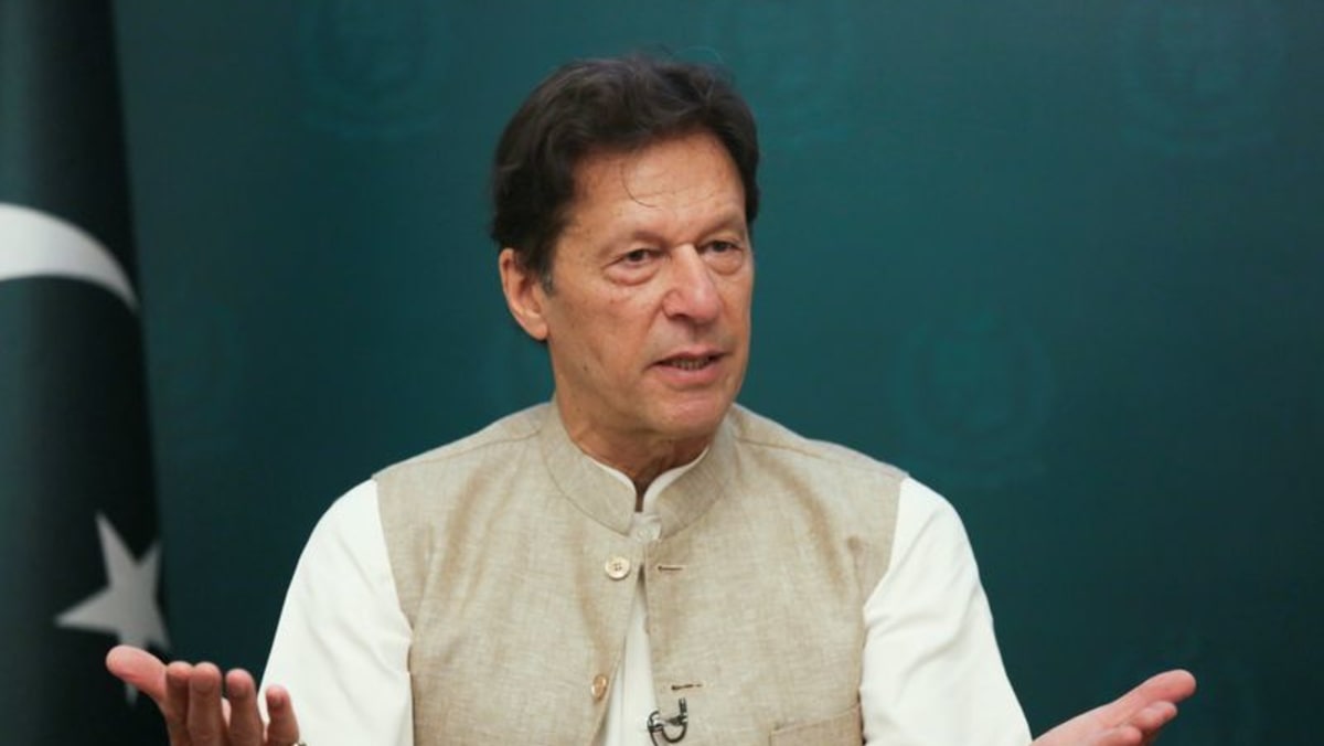 PM Pakistan Khan memimpin pujian setelah tim kalah di Piala Dunia