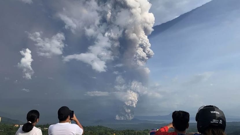 Gunung berapi gegar Filipina, ribuan penduduk dipindahkan