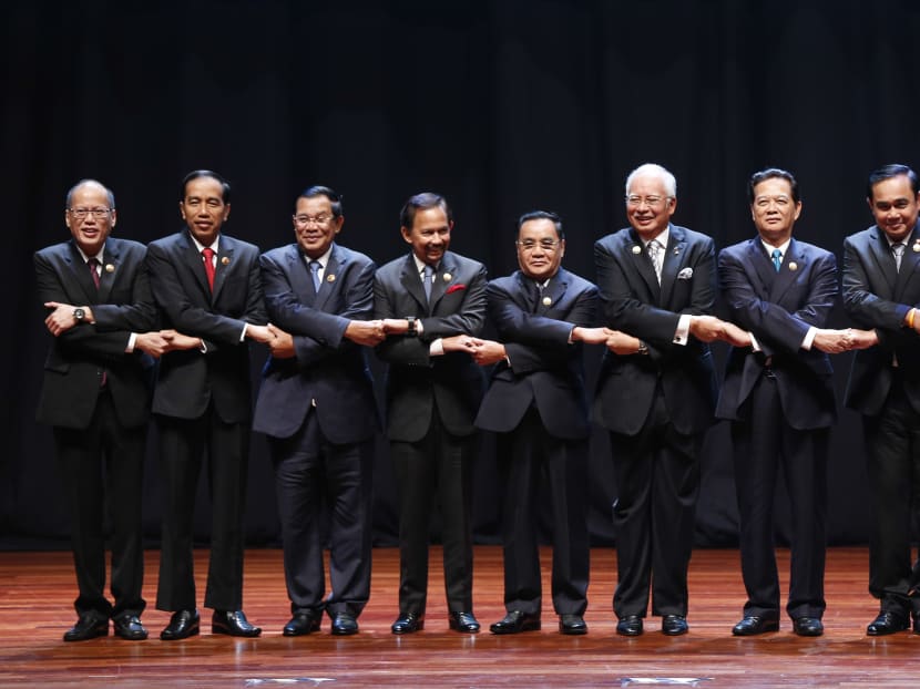 ASEAN Leaders pose for photographs during opening ceremony of the  Association of Southeast Asian Nations (ASEAN) summit in Kuala Lumpur, Malaysia, Saturday, Nov. 21, 2015. Photo: AP