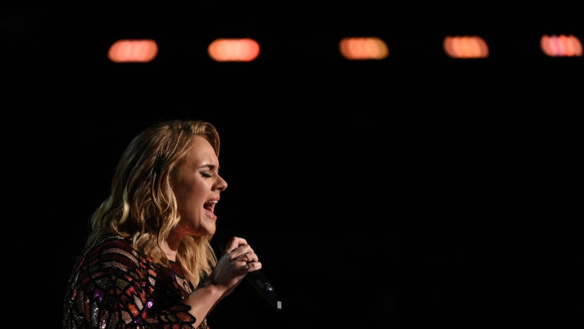 Adele tunda persembahan di Las Vegas selepas kru konsert terjangkit COVID-19