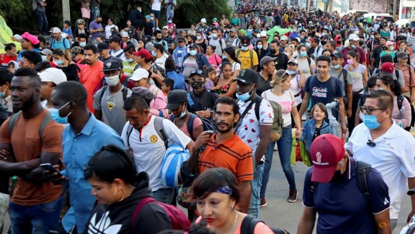 New migrant caravan in Mexico pushes past blockade to head north New migrant caravan in Mexico pushes past blockade to head north