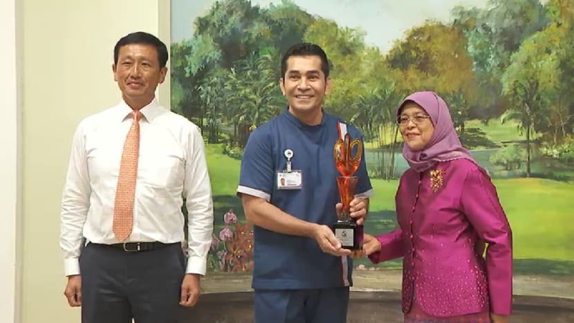 Aziz Ab Hamed raih pengiktirafan tertinggi bagi jururawat atas dedikasinya sepanjang tiga dekad Aziz Ab Hamed raih pengiktirafan tertinggi bagi jururawat atas dedikasinya sepanjang tiga dekad