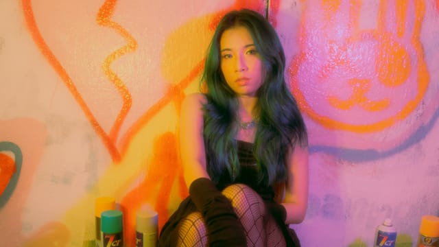 朋友眼中那“疯狂发色的女孩”　她自创染发品牌主攻Z世代