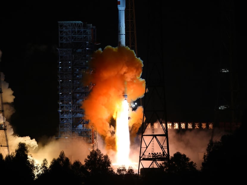 An unmanned spacecraft is launched atop an advanced Long March-3C rocket from the Xichang Satellite Launch Center in southwest China's Sichuan Province, Oct 24, 2014. China launched the lunar orbiter early Friday to test technologies to be used in the Chang'e-5, a future probe that will conduct the country's first moon mission with a return to Earth. Photo: Xinhua
