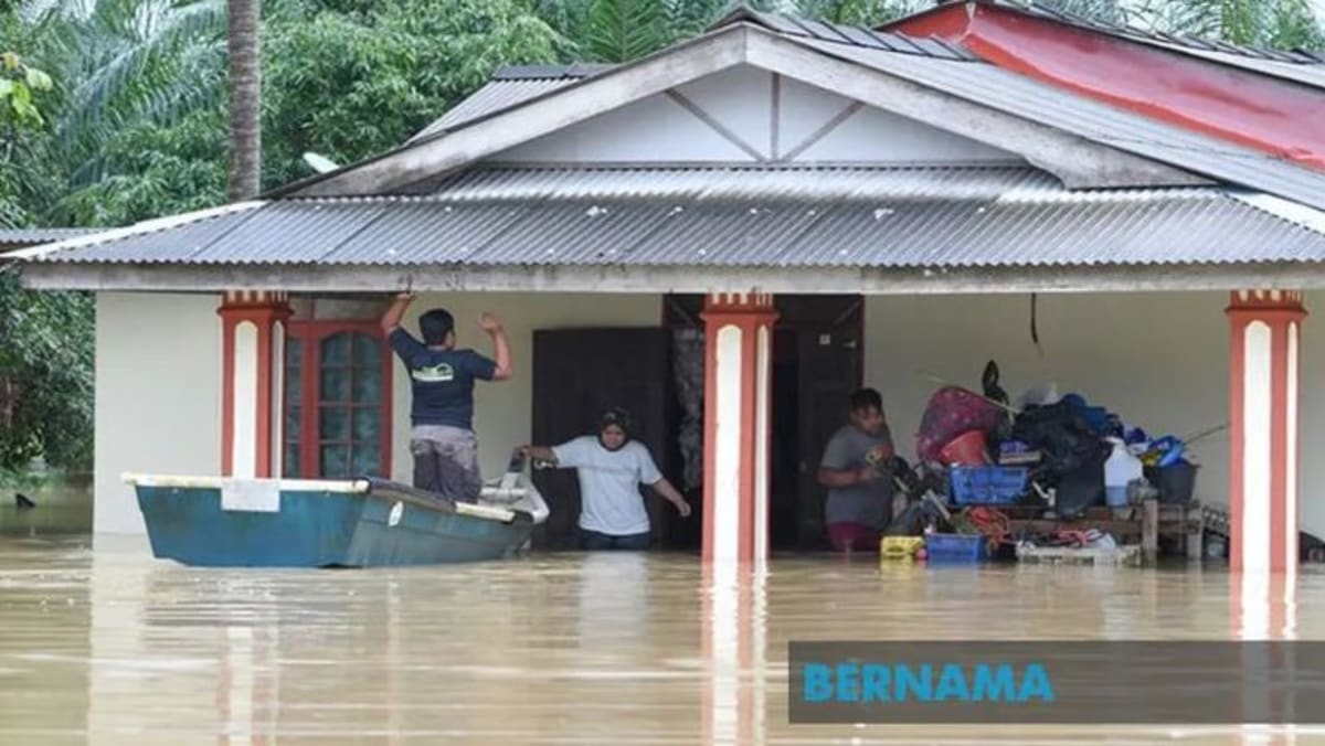 Mangsa Banjir Di Terengganu Ini Terpaksa Tadah Air Hujan Untuk Mandi Berwuduk Berita Mediacorp