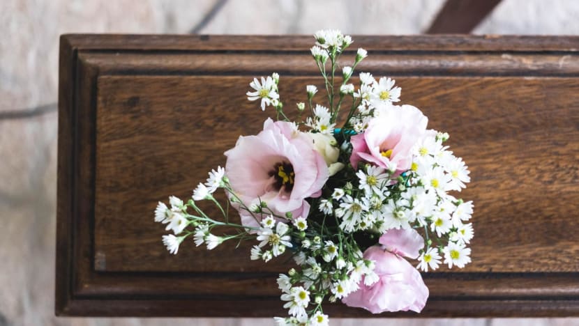 20231208 unsplash funeral