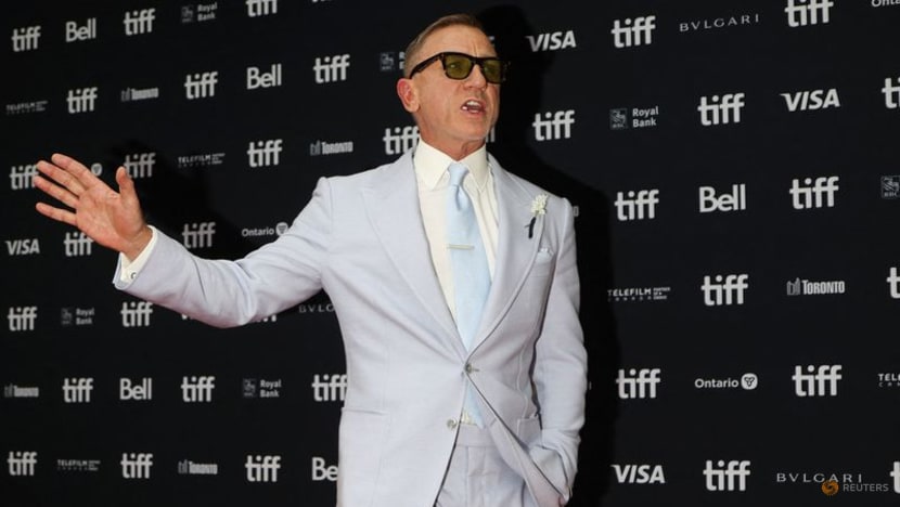 Daniel Craig says 'very lucky' to work with Queen Elizabeth Daniel Craig says 'very lucky' to work with Queen Elizabeth