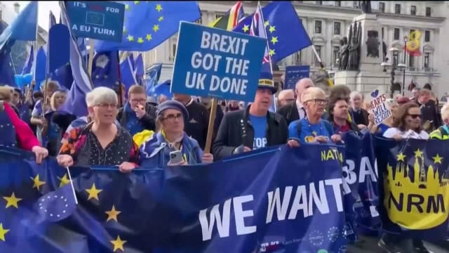伦敦民众上街示威 要求让英国重新加入欧盟