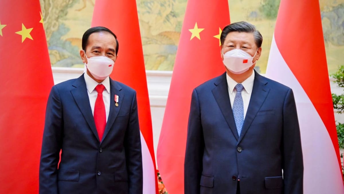 Jokowi dari Indonesia bertemu dengan Xi Jinping dari China, keduanya berjanji untuk memperkuat kerja sama bilateral