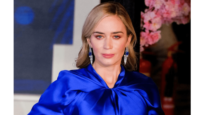 Emily Blunt: Rihanna is smoking Emily Blunt: Rihanna is smoking