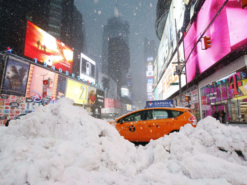 Gallery: US snowstorm brings wintry mix of slush and gripes