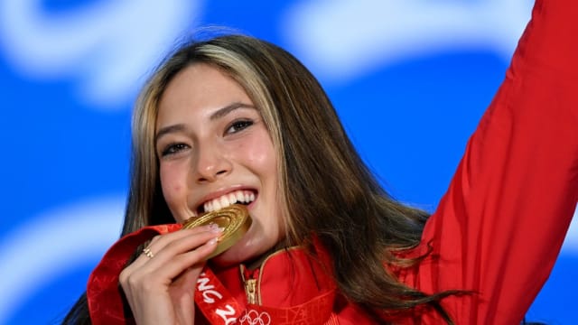 自由式滑雪女子U型场地技巧赛 谷爱凌再夺金牌