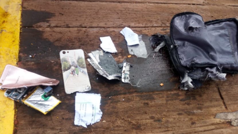 Netizen tersentuh lihat gambar pada sarung telefon dipercayai milik mangsa Lion Air