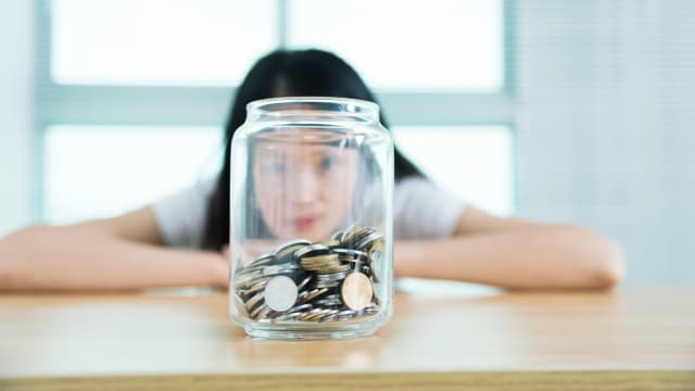 调查：全球每两人中有一人因冠病减少收入