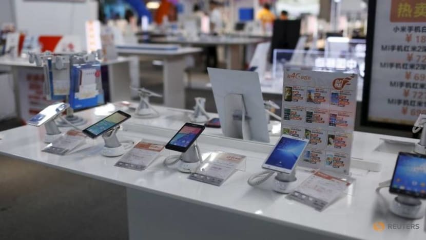 Smartphone shipments in China slump 30.8per cent year on year in May - CAICT