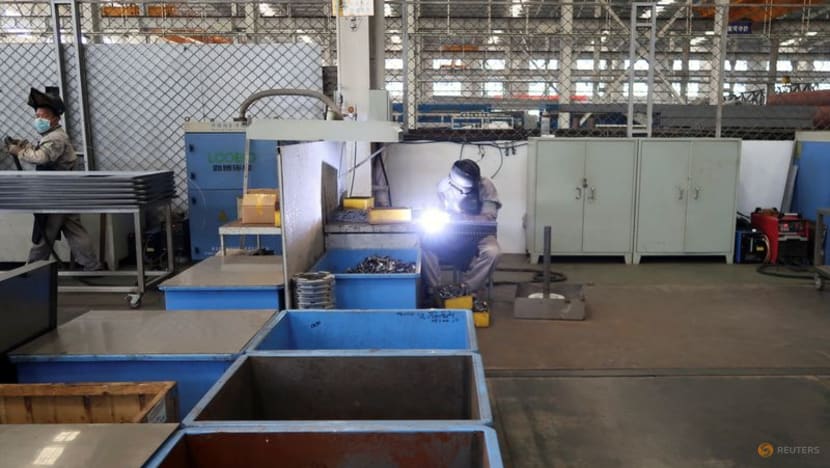 China's Aug factory activity extends declines as risks grow