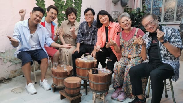 最“大牌”老师夏川大驾光临　与开门弟子洪慧芳在《早安老师》有暧昧！？