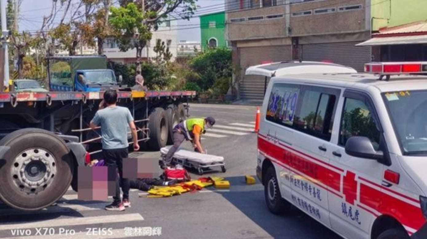 台湾恐怖车祸 卡车司机“迟疑三秒”碾两次母女亡