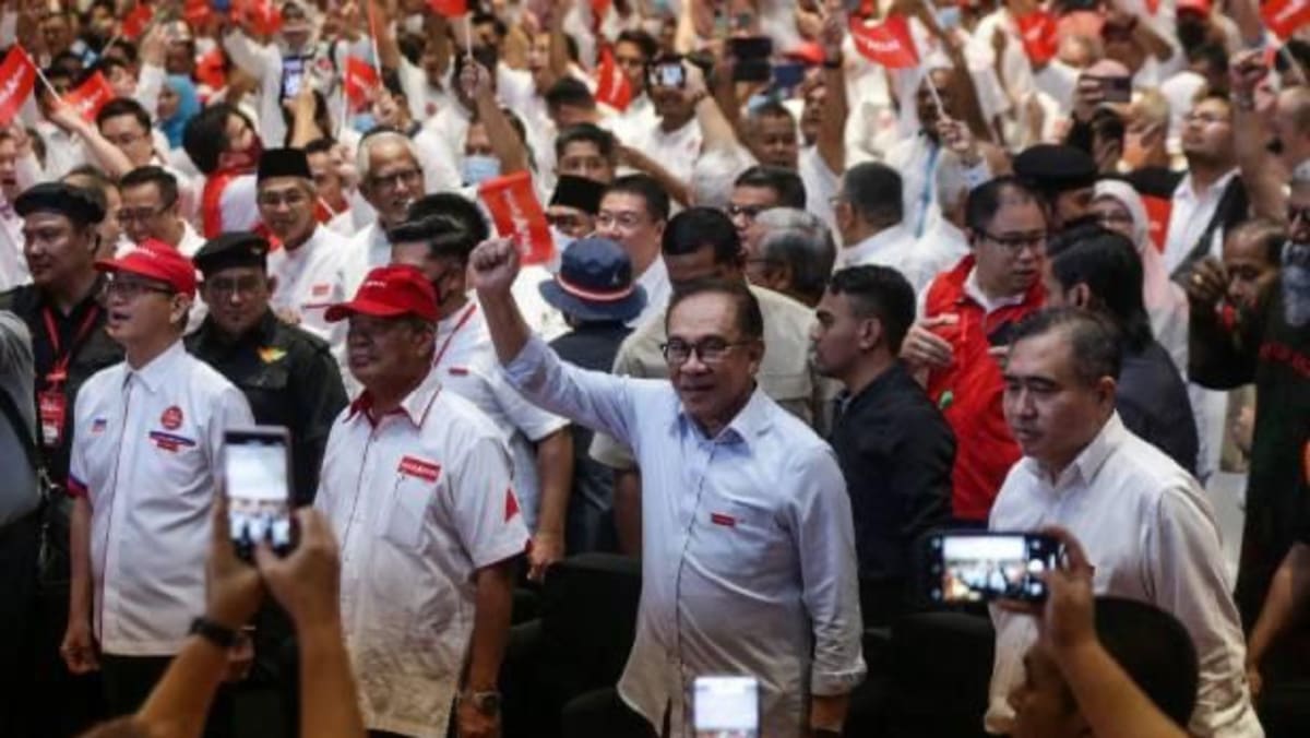 Anwar Ibrahim akan mengikuti pemilihan umum mendatang di Malaysia di Perak