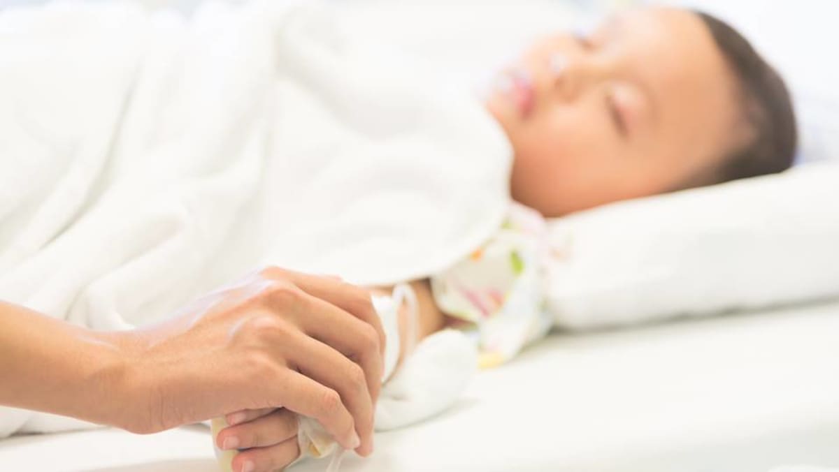 Komentar: Haruskah kita memilih antara menjadi orang tua atau karyawan ketika anak-anak jatuh sakit?