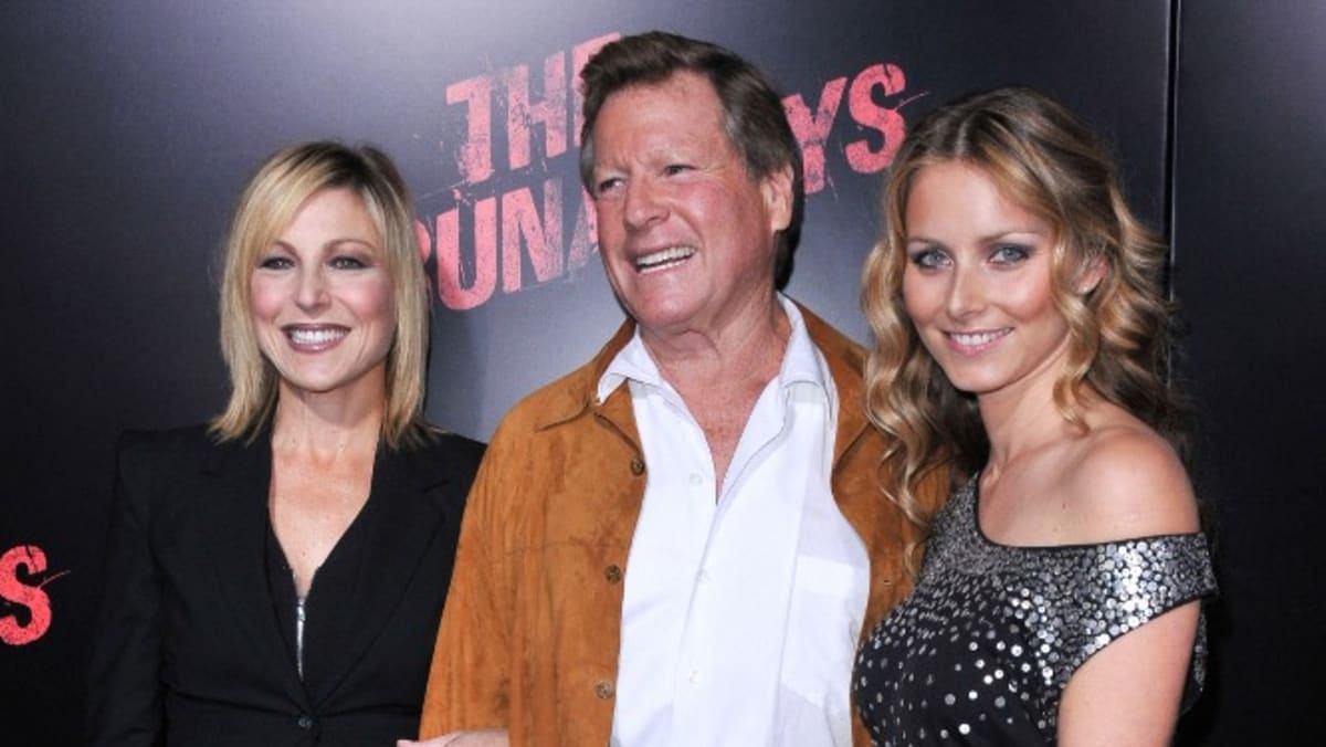 Love Story and Paper Moon actor Ryan O'Neal dies at 82 - Vimarsana News