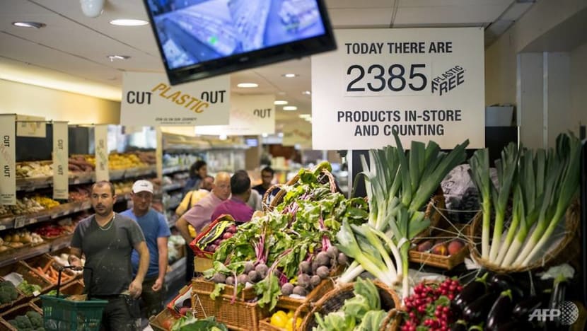 Going 'nude': UK supermarkets test plastic-free zones Going 'nude': UK supermarkets test plastic-free zones