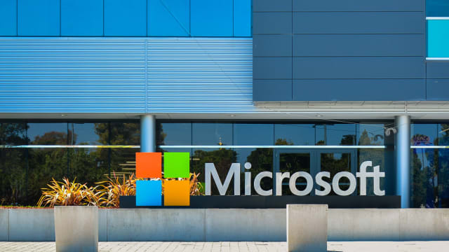 美国科技巨头微软发出盈利预警