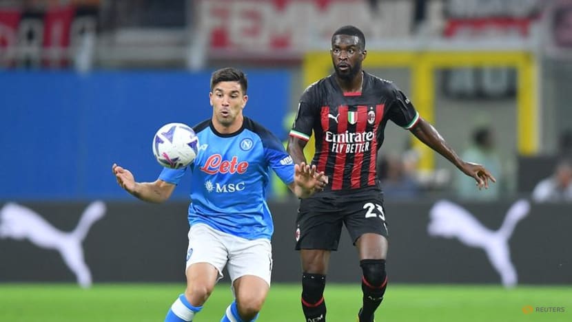 Simeone header earns Napoli 2-1 win at AC Milan Simeone header earns Napoli 2-1 win at AC Milan