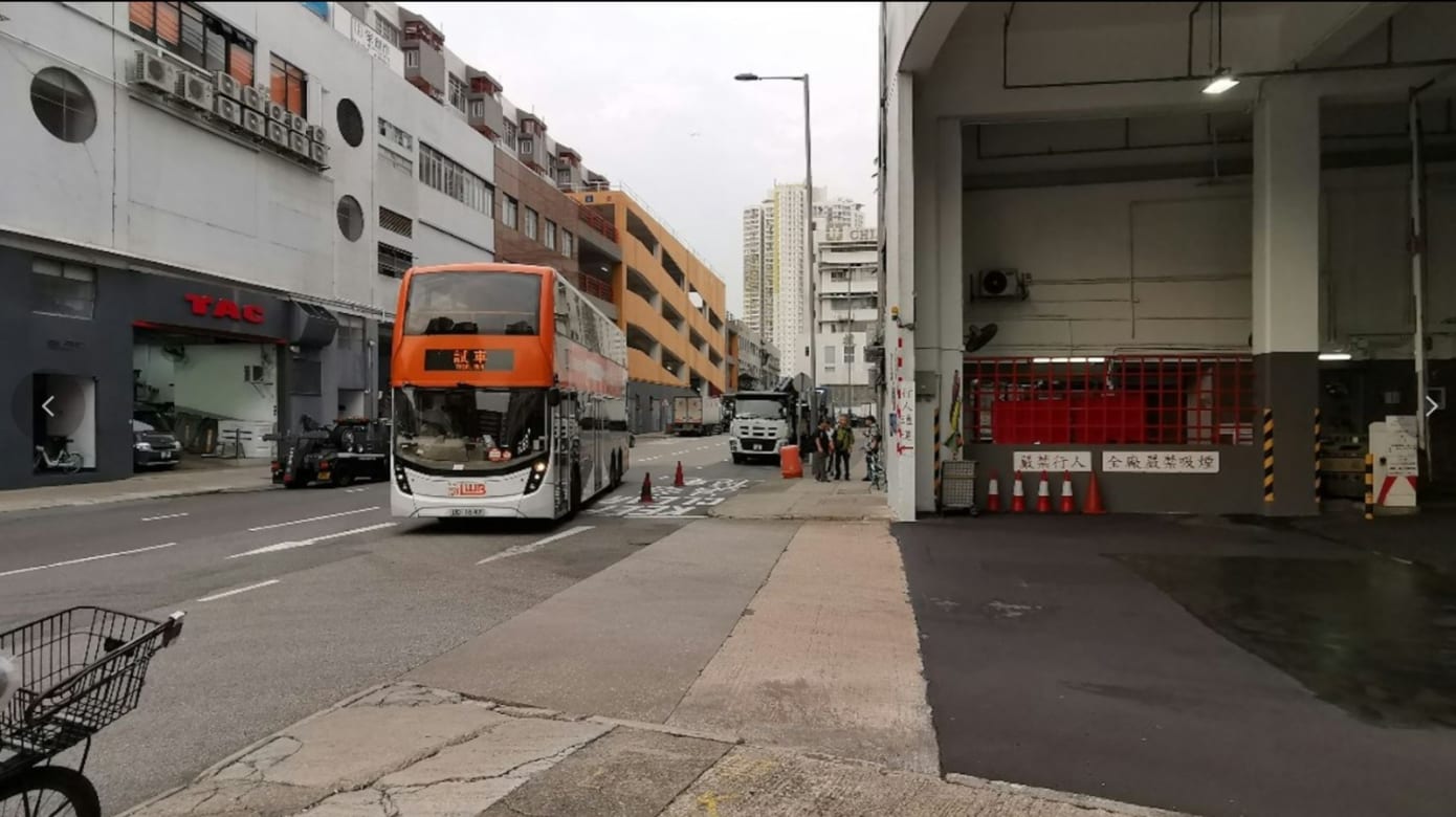 香港巴士座位藏缝纫针 女乘客被刺中背部
