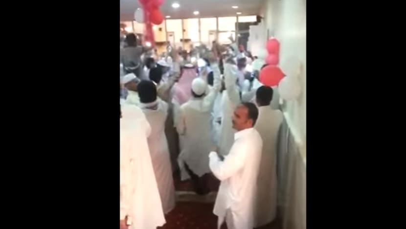Imam ditegur setelah ramai jemaah menari-nari dengan iringan muzik dalam masjid