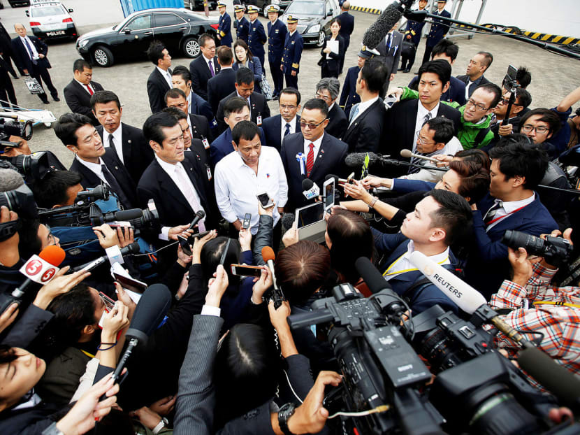 Philippine President Rodrigo Duterte (centre) speaking to 

the media after his inspection at the Japan Coast Guard 

base in Yokohama, south of Tokyo, Japan, yesterday. Photo: Reuters