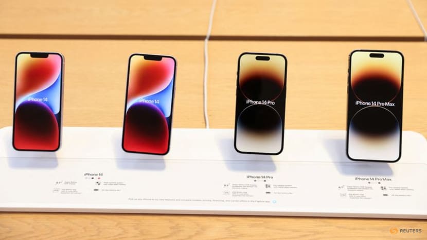 Many shoppers can't find Apple's latest iPhones on Black Friday Many shoppers can't find Apple's latest iPhones on Black Friday